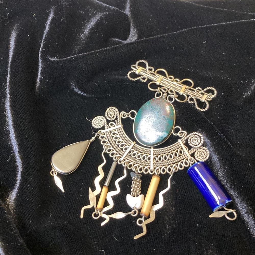 Wire Filigree Pin - Picture 2 of 5
